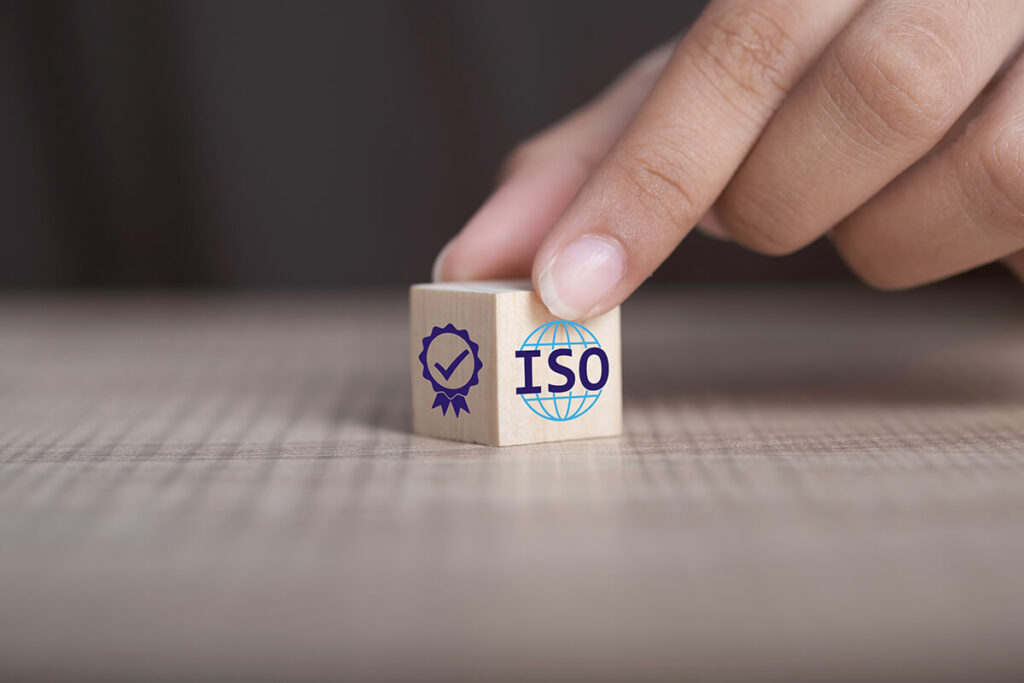 ISO 27001 risk değerlendirmesi tamamlandıktan sonra, riskleri hafifletme yöntemlerini ve kontrollerini bulmaya hazırsınız demektir.