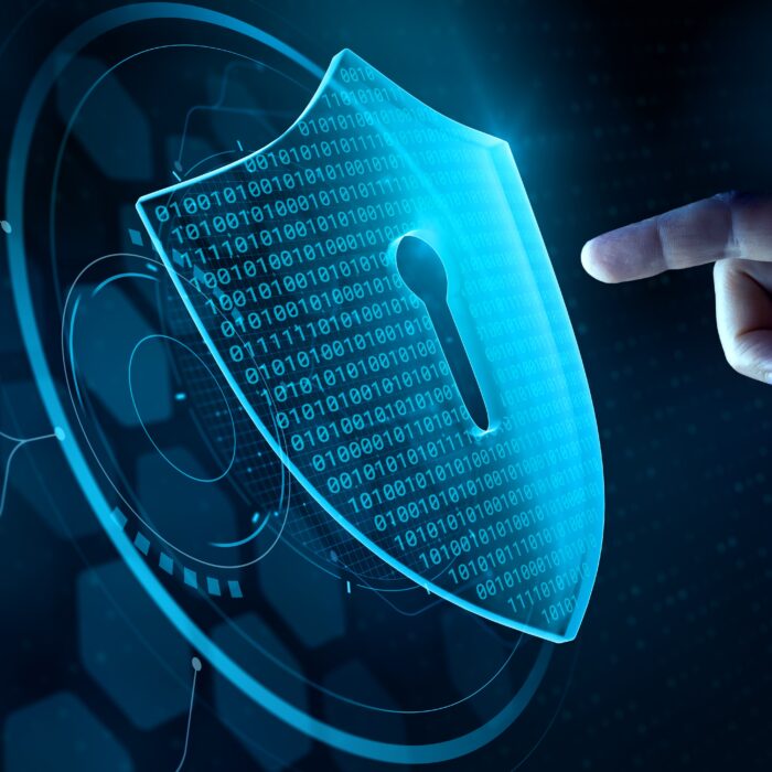 Siber güvenlik, fiziksel ve dijital verileri korumak için kötü niyetli saldırıları ve mali kayıp olasılığını önlediğinden kuruluşlar için gereklidir.