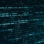 PHP güvenlik açığı php2shell: ekranda eski bir PHP uygulamasının kaynak kodu, turkuaz tonlarda yakın çekim